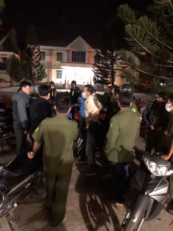 Các đối tượng được đưa về trụ sở làm việc