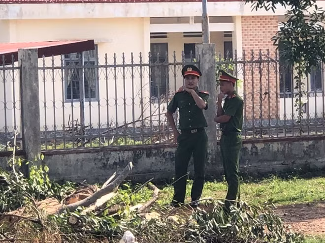 Công an huyện Lắk đang bảo vệ hiện trường vụ việc