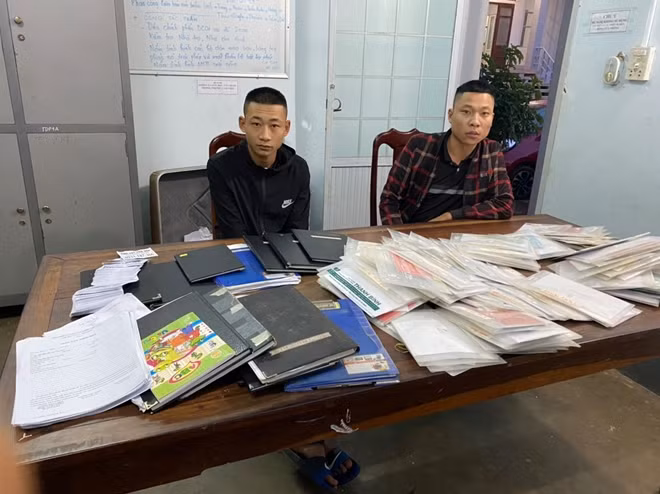 Hai đối tượng Quang và Dũng tại Cơ quan điều tra
