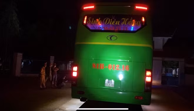 Chiếc xe bị phát hiện chở thịt thối cùng hàng hóa không rõ nguồn gốc