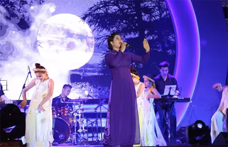 Một số hình ảnh trong Hành trình bài ca sinh viên năm 2015. Một số hình ảnh trong Hành trình bài ca sinh viên năm 2015.