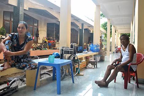 Những phận đời như ngọn đèn trước gió ở “xóm chạy thận”.