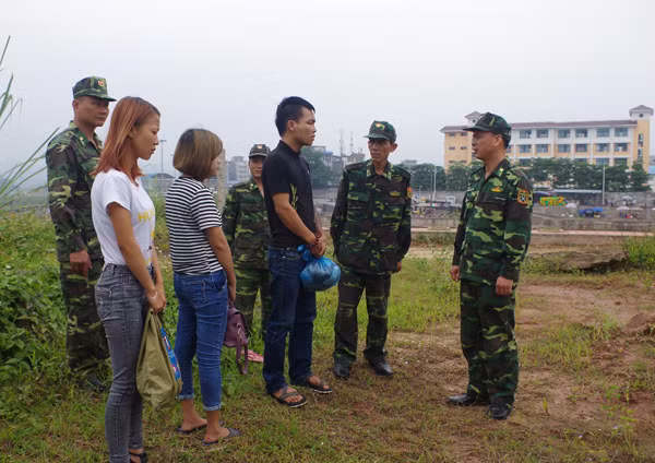 Đối tượng mua bán người bị bắt giữ tại Đồn Biên phòng Bắc Sơn. Đối tượng mua bán người bị bắt giữ tại Đồn Biên phòng Bắc Sơn.