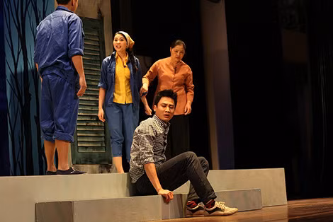 Cảnh trong vở "Sự sắp đặt của số phận". Cảnh trong vở "Sự sắp đặt của số phận".