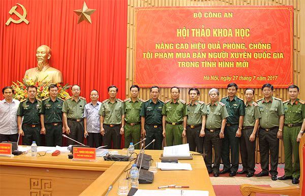 Thứ trưởng Lê Quý Vương và các đại biểu tại Hội thảo.