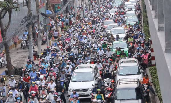 Kẹt xe ở một nút giao thông trong giờ cao điểm. Kẹt xe ở một nút giao thông trong giờ cao điểm.