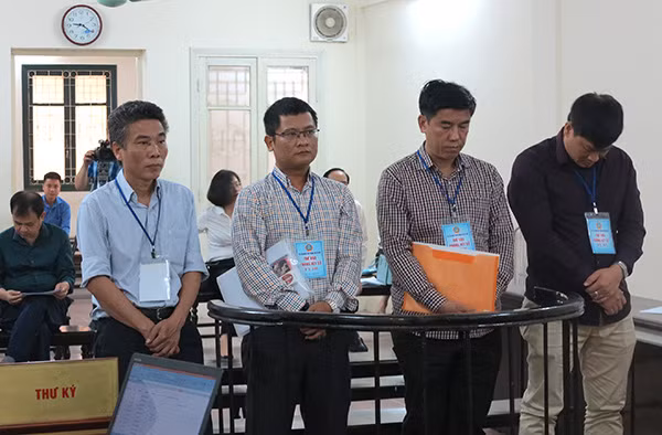 Các bị cáo tại phiên xử. Các bị cáo tại phiên xử.
