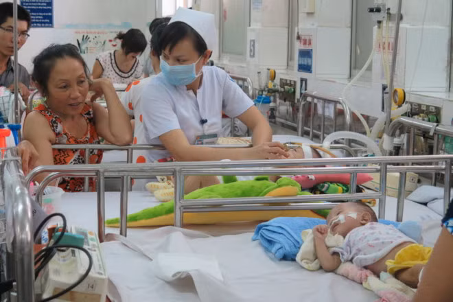 Hà Nội mỗi ngày có hơn 30 ca sốt xuất huyết nhập viện.