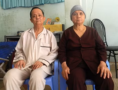 Vợ chồng ông Mai.