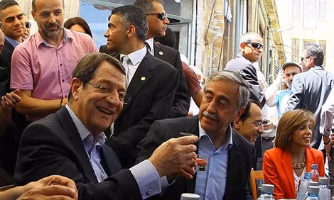 Hai nhà lãnh đạo Nicos Anastasiades và Mustafa Akinci tại cuộc gặp hôm 9-1-2017.