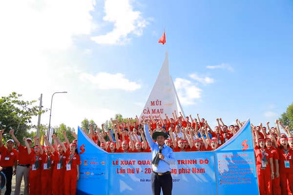 80 tình nguyện viên bắt đầu hành trình hiến máu xuyên Việt.