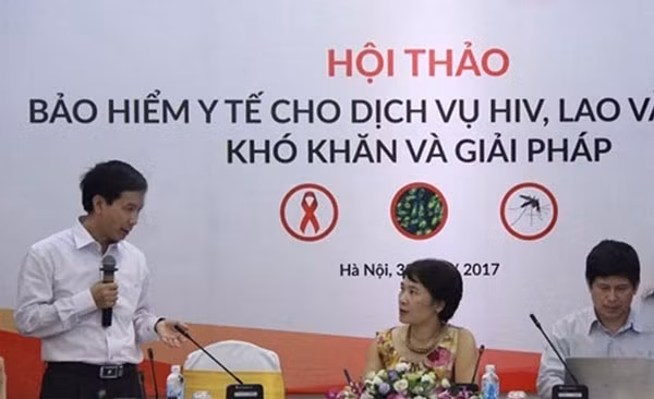 Một buổi hội thảo nhằm tháo gỡ khó khăn khi chuyển đổi nguồn lực điều trị HIV/AIDS sang quỹ Bảo hiểm y tế.