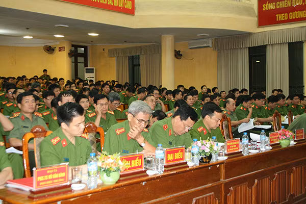 Các đại biểu dự Hội thảo khoa học về công tác nghiệp vụ cơ bản của lực lượng Cảnh sát PCCC.