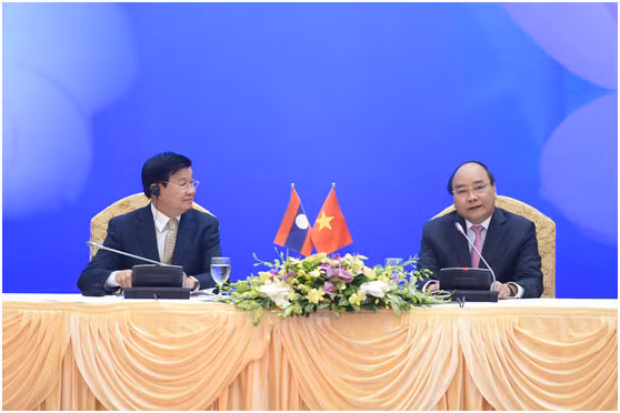 Thủ tướng Nguyễn Xuân Phúc và Thủ tướng Lào Thongloun Sisoulith.