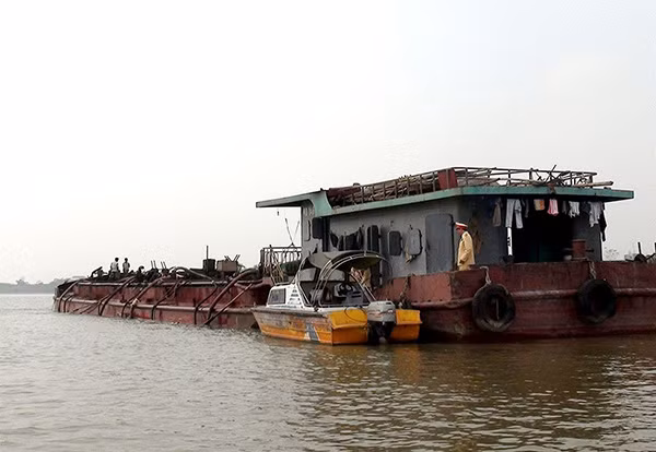 Công an tỉnh Bắc Ninh đang kiên quyết kiểm tra, xử lý các phương tiện khai thác cát trái phép.