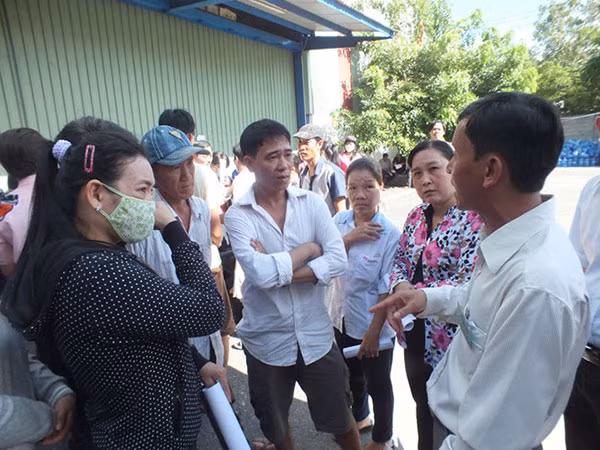 Chỉ riêng thủ tục ủy quyền của người lao động cho đại diện công đoàn cũng rất phức tạp trong các vụ kiện doanh nghiệp nợ BHXH.