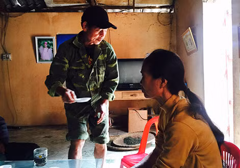 Vợ chồng thương, bệnh binh Nguyễn Công Tiệm “biến sỏi đá thành cơm”.