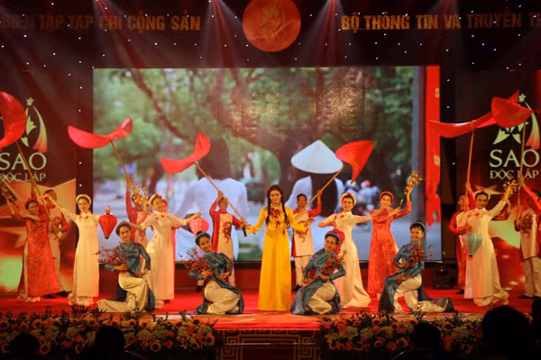Những ca khúc ca ngợi quê hương đất nước.