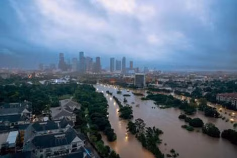 Toàn cảnh thành phố Houston ngập trong biển nước. Toàn cảnh thành phố Houston ngập trong biển nước.