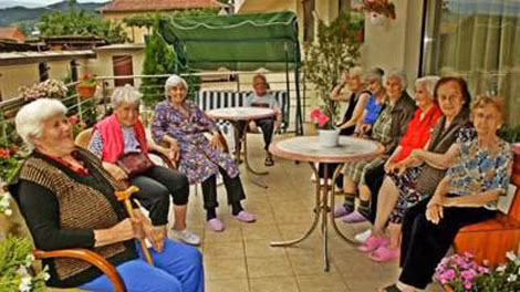 Một nhà dưỡng lão với tỷ lệ các cụ bà áp đảo ở Bulgaria.
