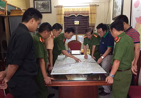 Công an tỉnh Sơn La họp triển khai kế hoạch chốt chặn, vây bắt. Công an tỉnh Sơn La họp triển khai kế hoạch chốt chặn, vây bắt.