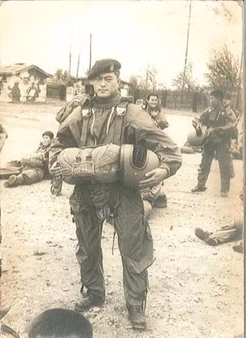 Ông Moon Jae-in thời phục vụ trong quân ngũ.