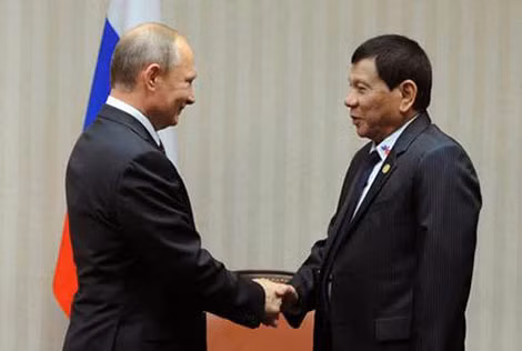 Tổng thống Putin và Tổng thống Duterte gặp nhau tại Hội nghị thượng đỉnh APEC ở Peru hồi tháng 12-2016.