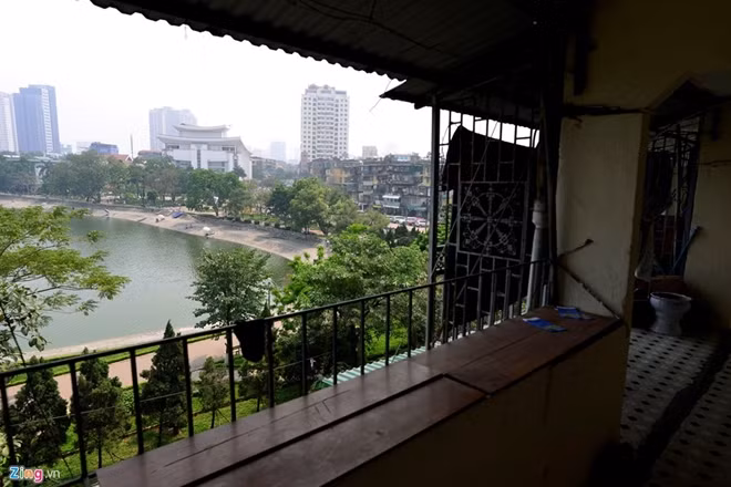 Họ không phải rời đi tạm cư nơi khác, lại tận mắt chứng kiến nhà tái định cư được xây dựng như thế nào.
