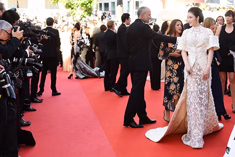 Lý Nhã Kỳ trên thảm đỏ Cannes 2017.