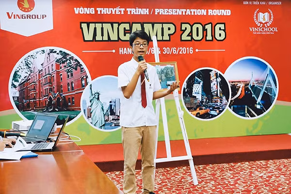 Học sinh Vinschool báo cáo về dự án của mình trong VinCamp 2016.