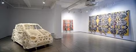 Tác phẩm Kallat triển lãm tại Arario Gallery, Seoul (Hàn Quốc). Tác phẩm Kallat triển lãm tại Arario Gallery, Seoul (Hàn Quốc).