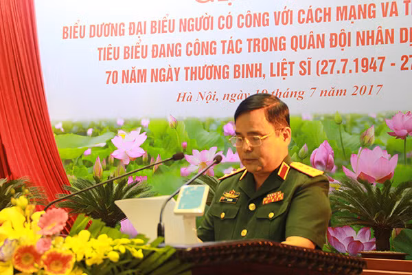 Thứ trưởng Lê Chiêm phát biểu tại buổi gặp mặt.