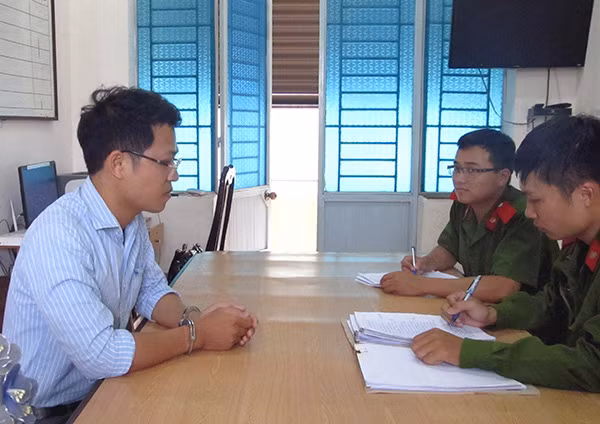 Đối tượng Nguyễn Văn Thuận tại cơ quan Công an.
