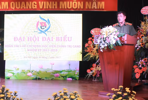 Thiếu tướng Trương Giang Long phát biểu tại Đại hội.