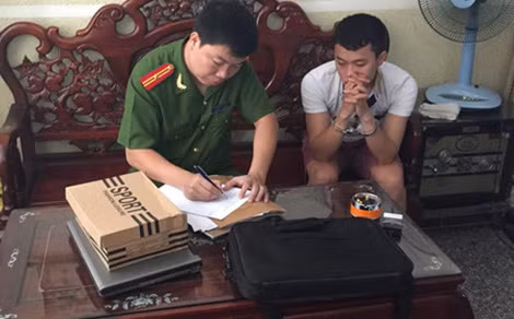 Cảnh sát công nghệ cao bắt giữ một đối tượng lừa đảo bán hàng qua mạng.