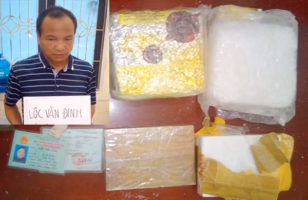 Công an huyện đã triệt phá thành công chuyên án 213QN, bắt giữ đối tượng vận chuyển 2 bánh Heroin và 2 kg ma túy tổng hợp.