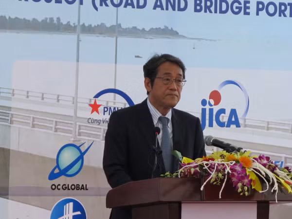 Đại sứ Nhật Bản Umeda Kunio tại lễ cắt băng thông xe cầu Tân Vũ - Lạch Huyện.