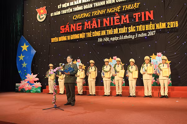Thiếu tướng Đoàn Duy Khương phát biểu tại buổi Lễ.