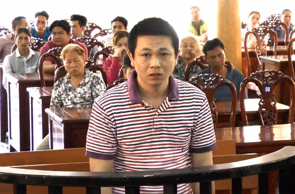 Bị cáo Phụng trước tòa.