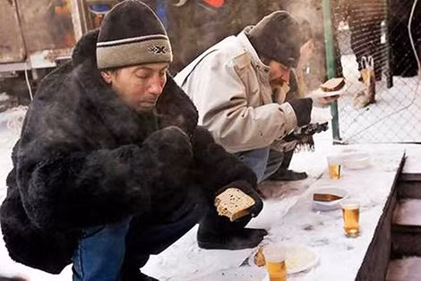 Ngoài việc nhận thức ăn và chăn mền, người vô gia cư ở Moscow sẽ được học cách phát hiện kẻ tình nghi khủng bố.