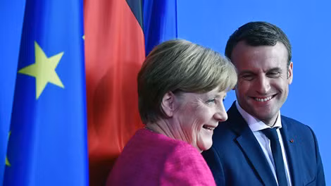 Thủ tướng Đức Angela Merkel và Tổng thống Pháp Emmanuel Macron tại Phủ thủ tướng tại Berlin ngày 15-5.