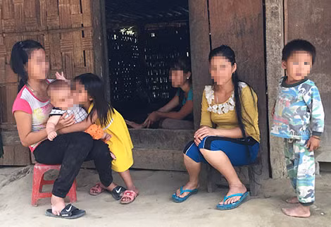 Những bà mẹ trẻ con ở miền Tây xứ Nghệ. Những bà mẹ trẻ con ở miền Tây xứ Nghệ.