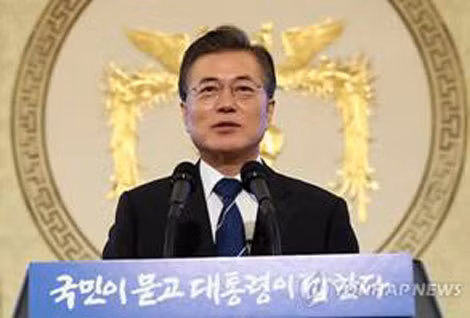 Tổng thống Hàn Quốc Moon Jae-in trong cuộc họp báo đánh dấu 100 ngày cầm quyền.
