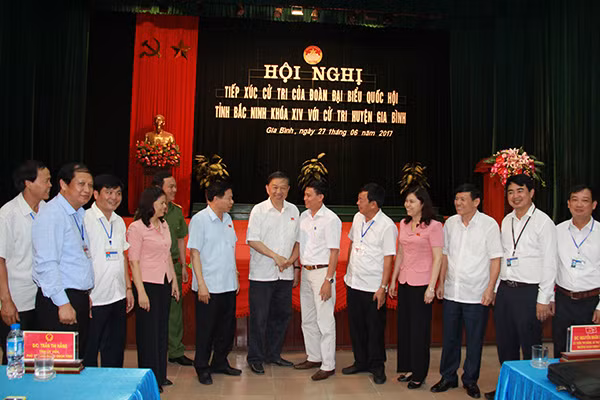 Bộ trưởng Tô Lâm tại buổi tiếp xúc cử tri huyện Gia Bình, Bắc Ninh.