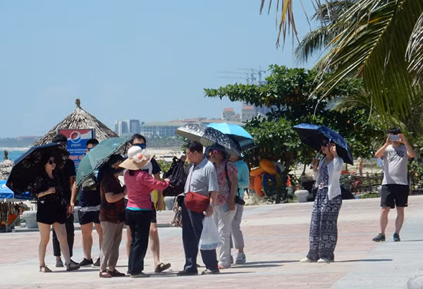 Nhiều người Trung Quốc làm HDVDL chui tại Đà Nẵng đã xuyên tạc, khi giới thiệu với du khách Trung Quốc về lịch sử Việt bị phát hiện và xử lý. Nhiều người Trung Quốc làm HDVDL chui tại Đà Nẵng đã xuyên tạc, khi giới thiệu với du khách Trung Quốc về lịch sử Việt bị phát hiện và xử lý.