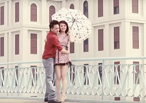 Hình ảnh Ngọc Miu, người tình của ông trùm sản xuất thuốc lắc Văn Kính Dương trong các MV ca nhạc với ca sĩ nổi tiếng.