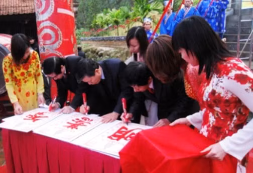 Khai bút tại đền Chu Văn An - Chí Linh.