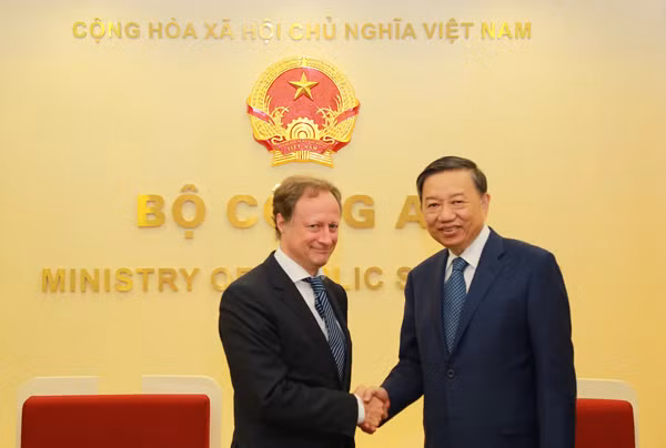 Bộ trưởng Tô Lâm và Đại sứ Bruno Angelet.