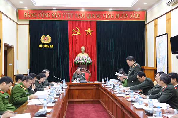 Thiếu tướng Đào Gia Bảo, Cục trưởng Cục Công tác chính trị thay mặt Thường trực Ban chỉ đạo đã báo cáo tóm tắt kết quả bước đầu thực hiện Cuộc vận động.