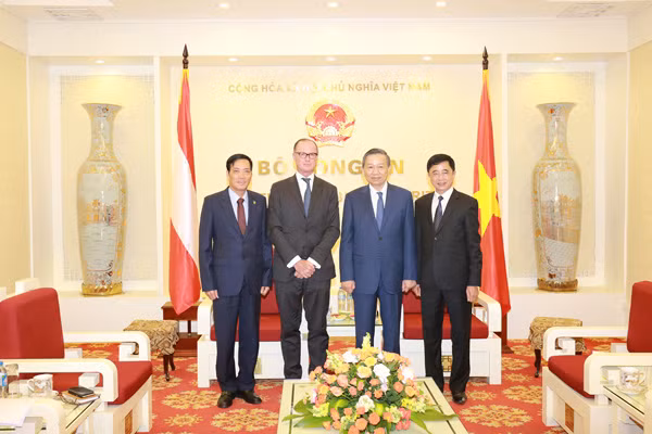 Bộ trưởng Tô Lâm, ngài Thomas Loidl và các đại biểu. Bộ trưởng Tô Lâm, ngài Thomas Loidl và các đại biểu.